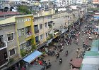 IMG 0984  Kig ned mod gaden Nguyen Thi Minh Khai fra Cho Da Lat markedet
